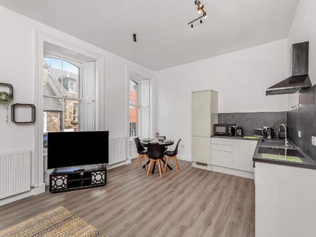 Fraser Apartment *